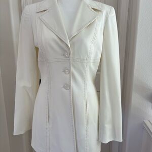 Bebe classic Winter white pant suit. Blazer sz 2 pant 0